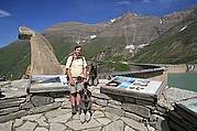vor der Staumauer vom Kraftwerk Kaprun